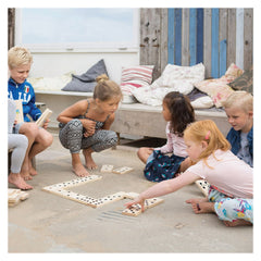 Domino din lemn gigant