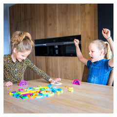 Joc de rapiditate cu arcuri din lemn