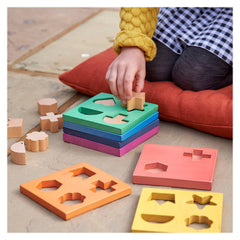 Shape Stacker, placi din lemn cu forme pentru sortat