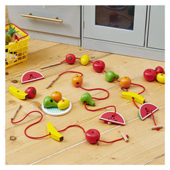 Set pentru insirat cu fructe mari din lemn, TickiT